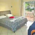 House Letta In A Very Quiet Location In Agios Gordios Beach, Corfu Lejlighed *