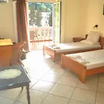 House Letta In A Very Quiet Location In Agios Gordios Beach, Corfu