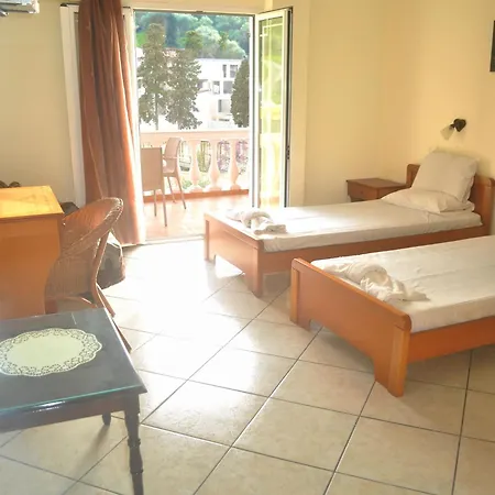 House Letta In A Very Quiet Location In Agios Gordios Beach, Corfu
